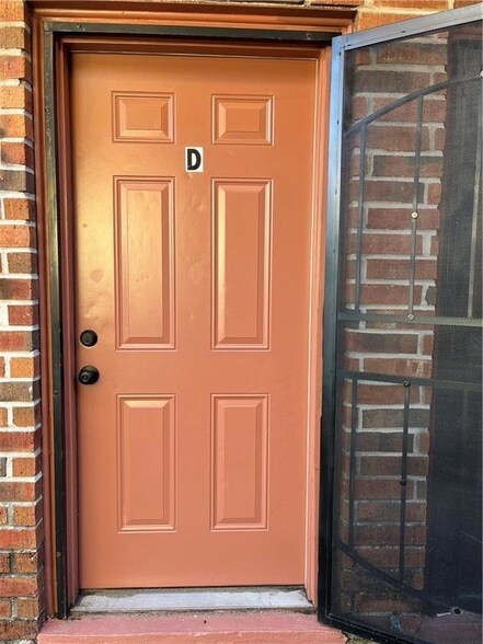 Foto del edificio - 7830 Means Ave