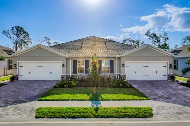 Building Photo - Villa Home in West Port - 3/2/2 close to s...
