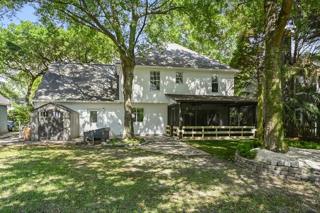 Building Photo - 1382 Center Lake Dr