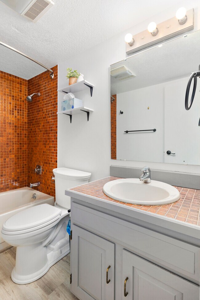 Foto del edificio - 303 13th Ave E