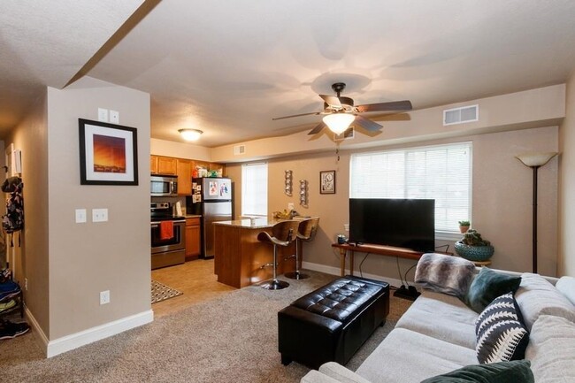 Building Photo - 100 Grandview Ct