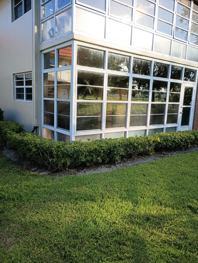 Newer UV Lanai Windows - 10 Vista Palm Ln