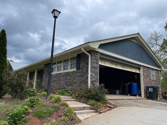 Building Photo - 2717 Buford Hwy