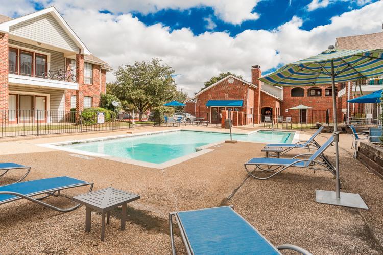 Foto principal - Oakwood Condos Bedford