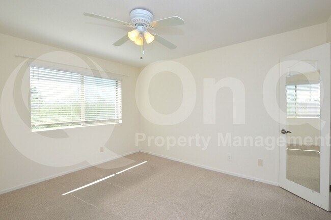 Foto del edificio - 303 N Miller Rd