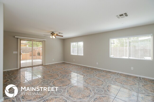 Foto del edificio - 8341 W Hughes Dr