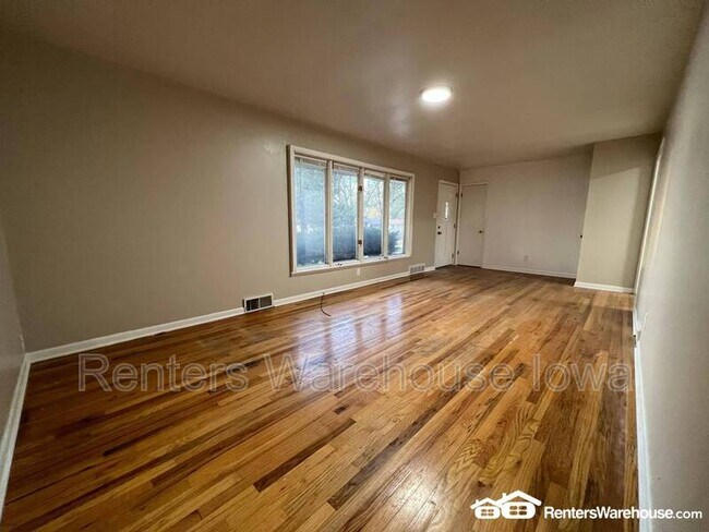 Building Photo - 8141 Villa Dr