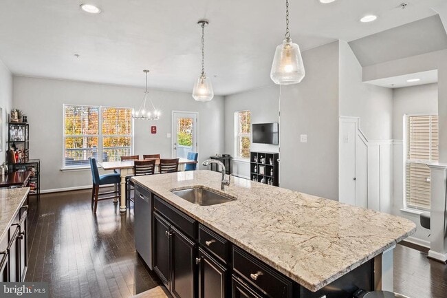 Building Photo - 7112 Yamhill Wy