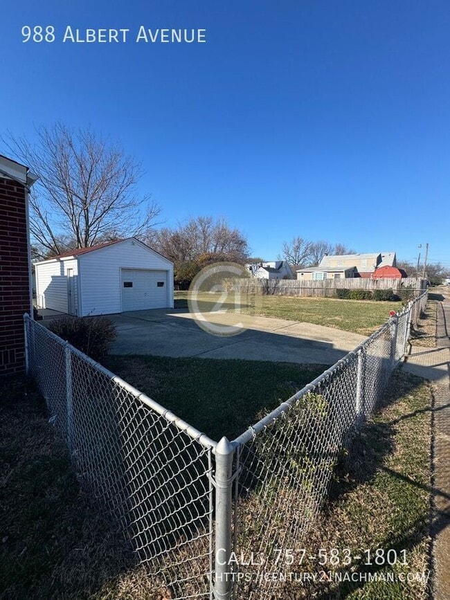 Building Photo - 988 Albert Ave