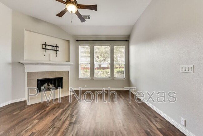 Foto del edificio - 1325 Mockingbird Dr