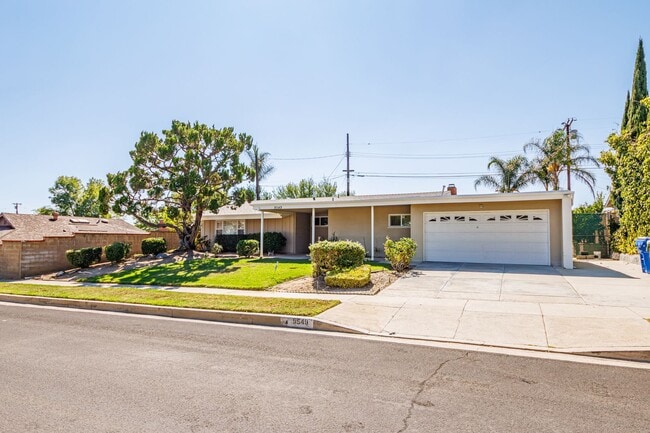 Building Photo - Beautifully Renovated 3-Bedroom Home in Pr...