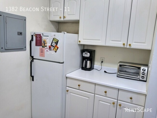 Foto del edificio - 1382 Beacon St