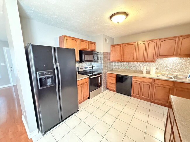 Building Photo - 1325 Longfellow Dr