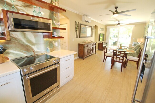 Foto del edificio - Beach Style 2 bed/2bath Luxury Condo - Finely Furnished - Steps from the Beach - Resort Amenities -