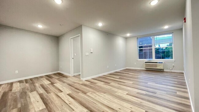 Building Photo - 45 Ryle Ave