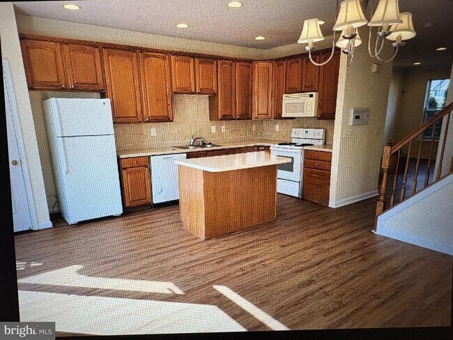 Building Photo - 5019 Kemsley Rd
