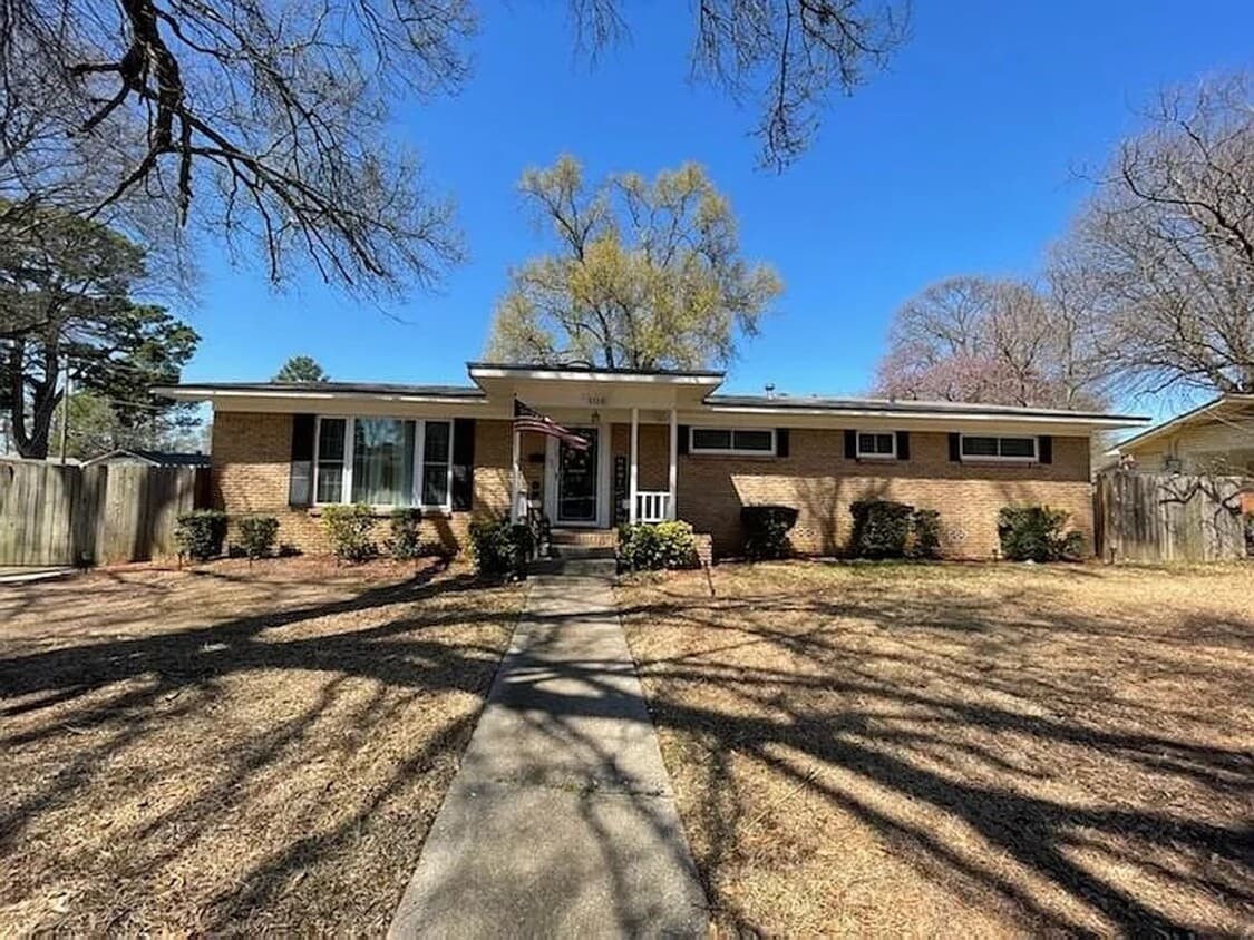 Primary Photo - Coming Soon!!! 3 beds, 2 baths, 2 living a...