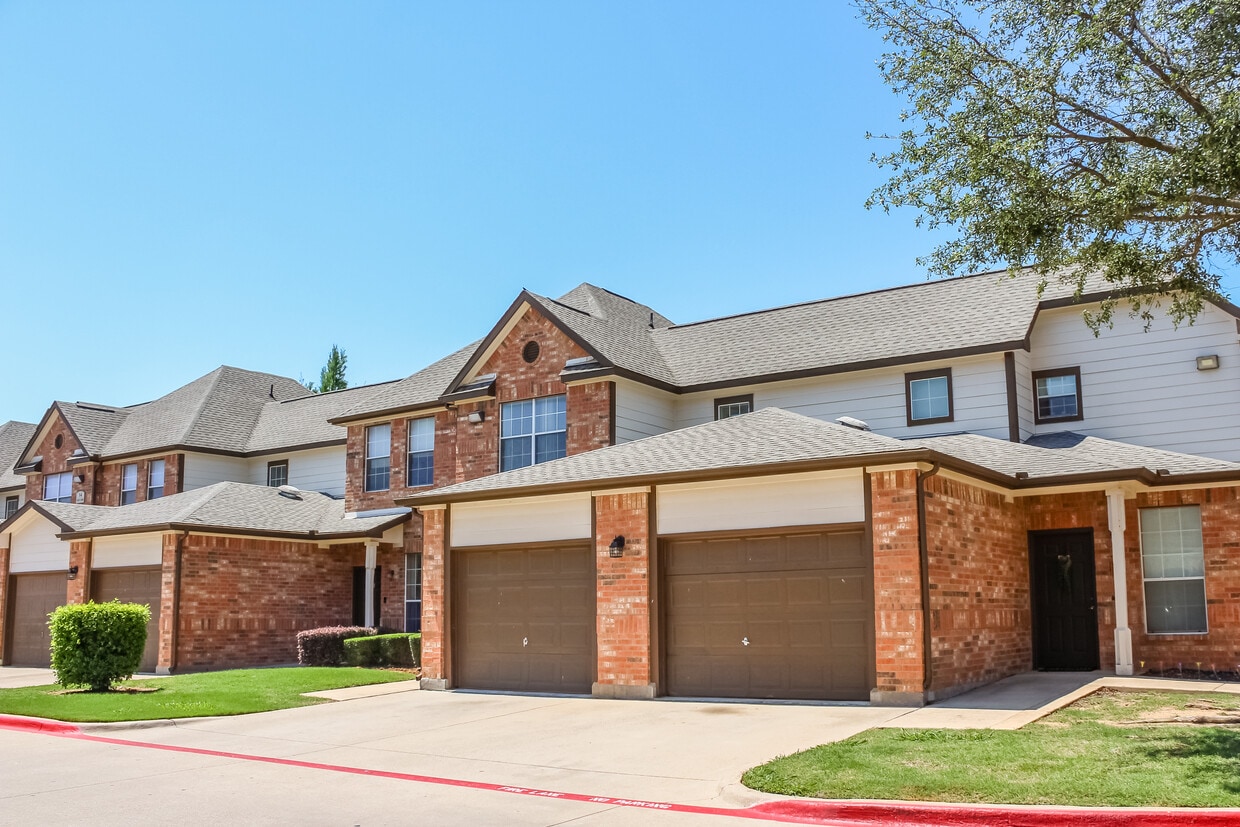 Primary Photo - Cedar Point Townhomes
