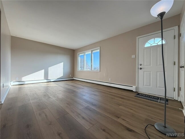 Foto del edificio - 107 Revere Rd