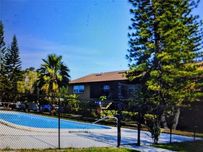 Building Photo - 2500 Harn Blvd