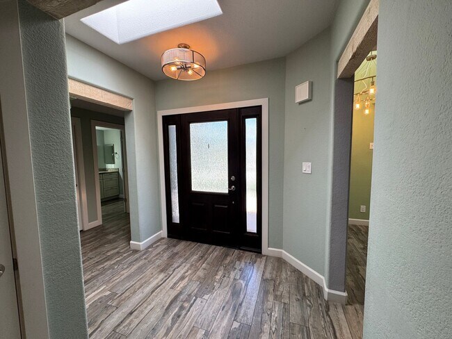 Foto del edificio - Cameldale Gated Community