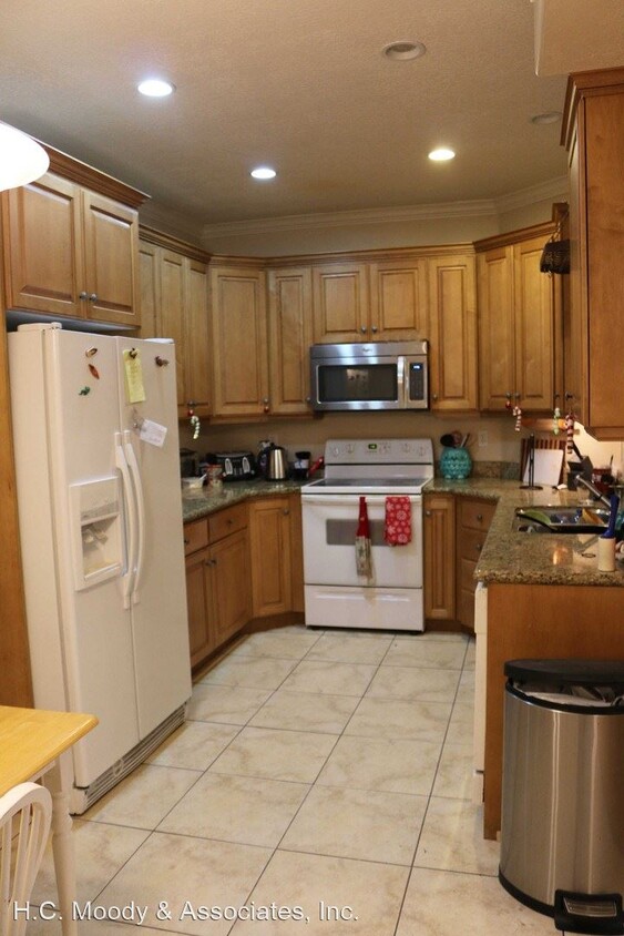 Primary Photo - 3 br, 2 bath House - 221 N. 1200 W. Apt. 102