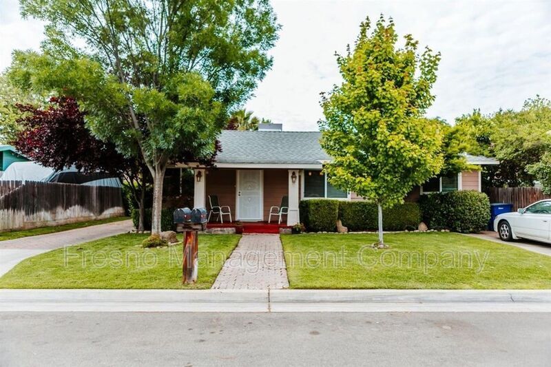 Primary Photo - 1021 E Buckingham Way