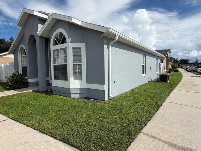 Foto del edificio - 2418 Harbor Town Dr