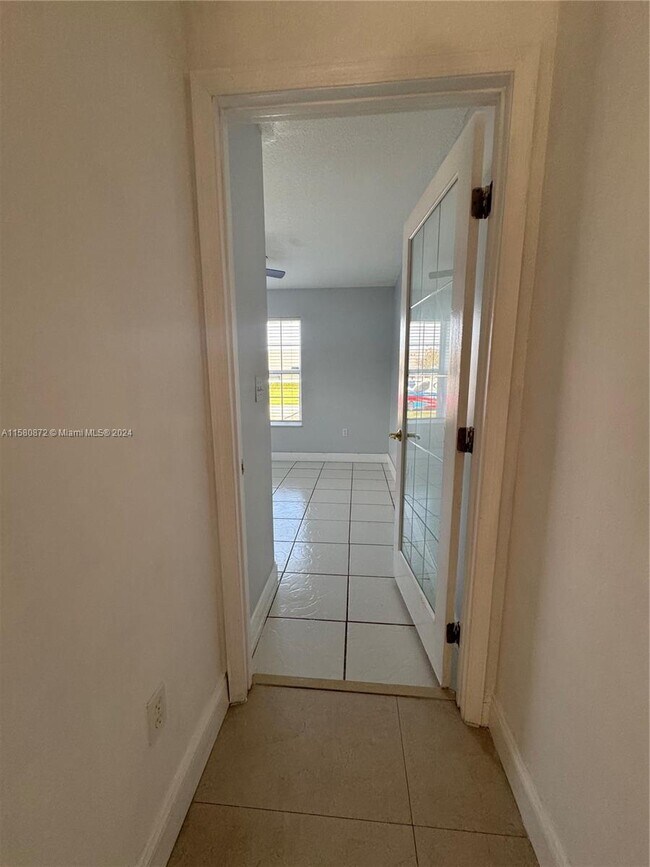 Foto del edificio - 1030 SW 66th Ave