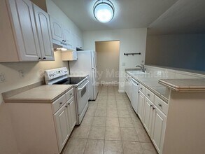 Building Photo - 466 Crescent St