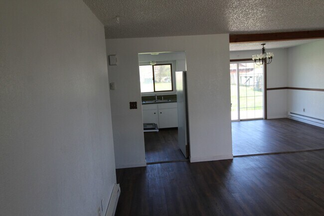 Foto del edificio - 4831 Darwin Pl