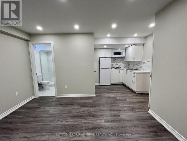 Building Photo - 53 Matthewson Ave