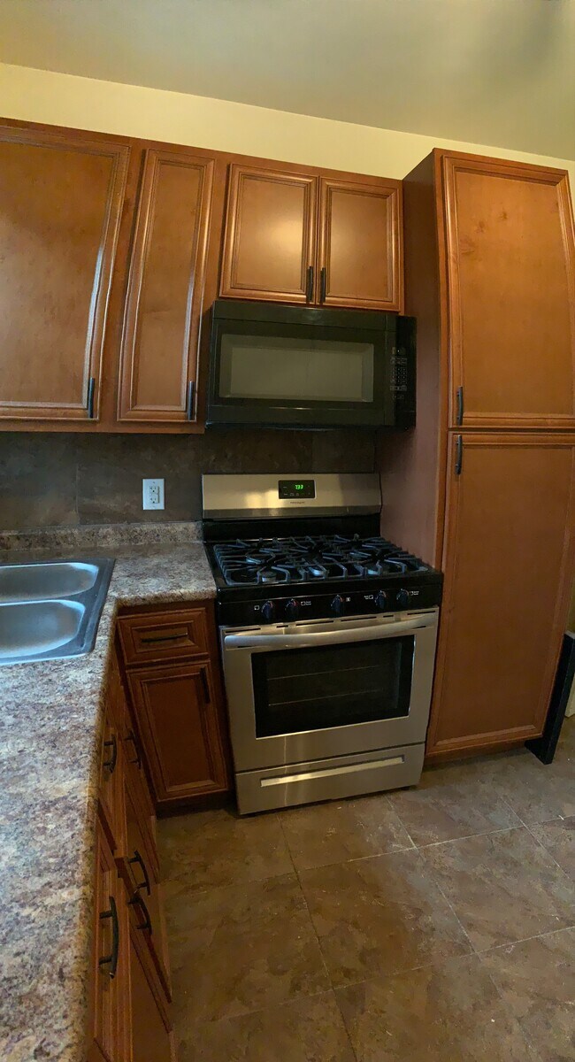 Kitchen 2 - 5812 De Giverville Ave