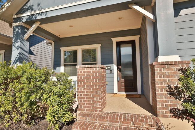 Foto del edificio - 17022 Canosa Dr