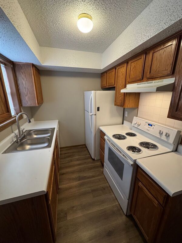 Building Photo - 4115 S Glenn Ave