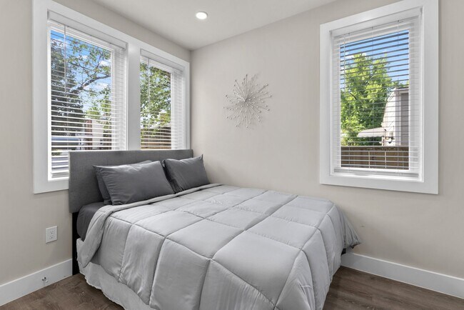 Foto del edificio - 711 16th St NE