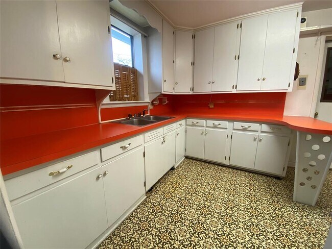 Foto del edificio - 221 N Pesotum Ave