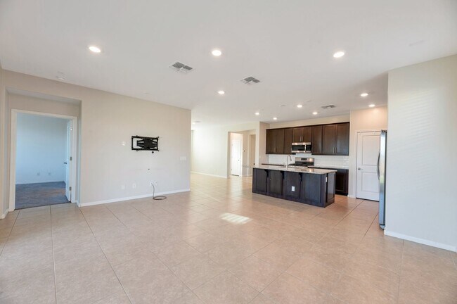 Building Photo - Modern Luxury Living: 4-Bed, 3-Bath Home i...