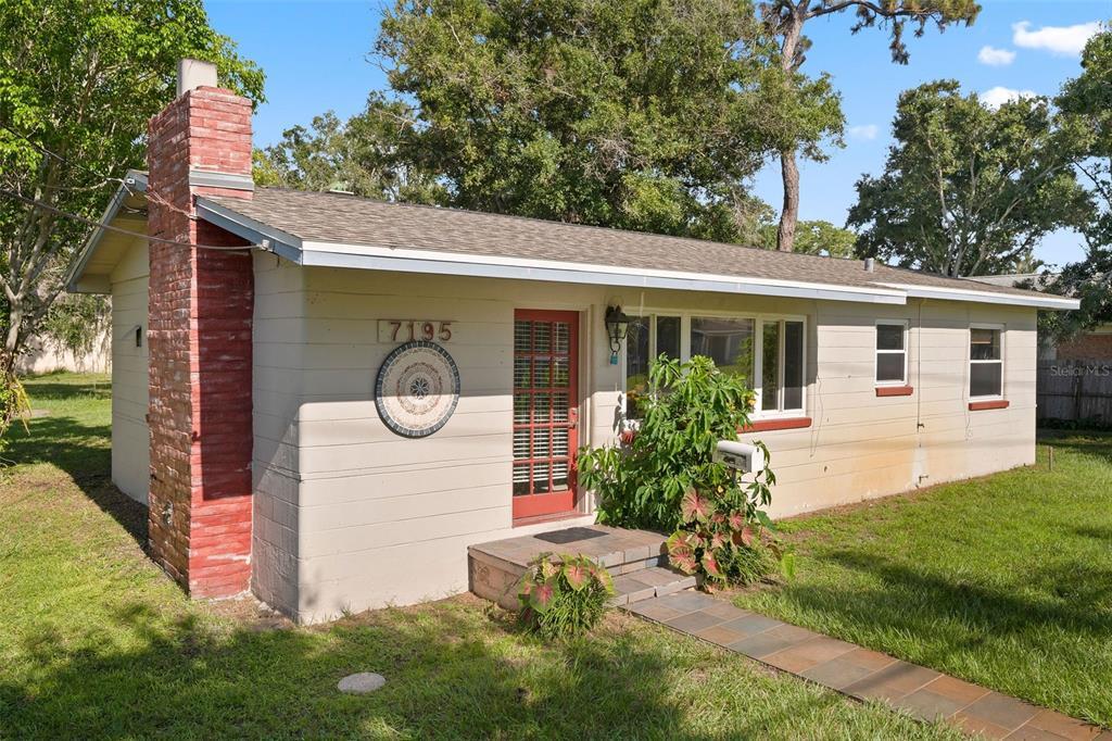 Foto principal - 7195 65th St N