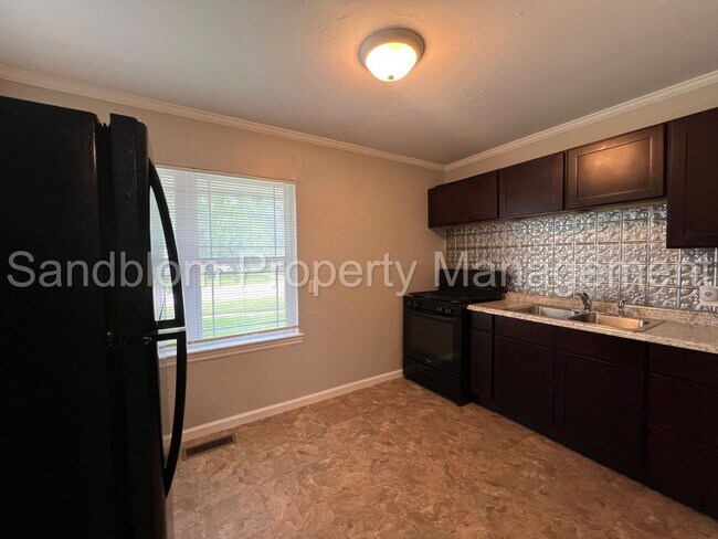 Foto del edificio - For Lease | University of Tulsa - Midtown ...