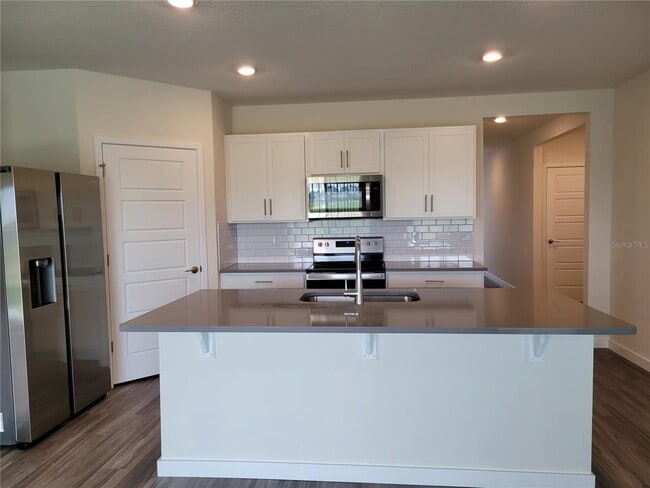 Foto del edificio - 399 Tanis Ave