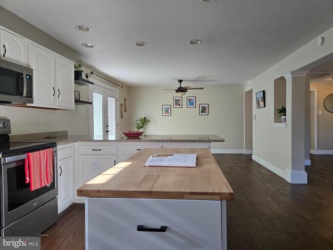 Foto del edificio - 3300 Mt Airy Ct