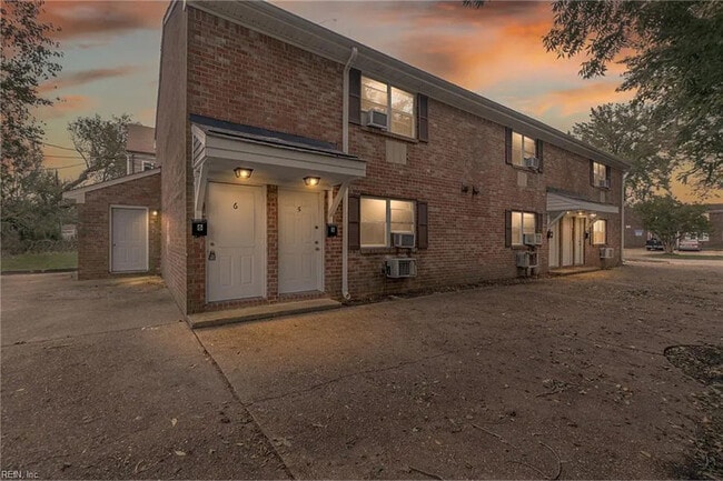 Building Photo - 524 Ashlawn Dr