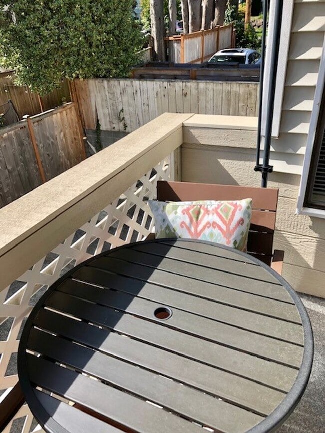 Foto del edificio - HASHASH BALLARD DUPLEX