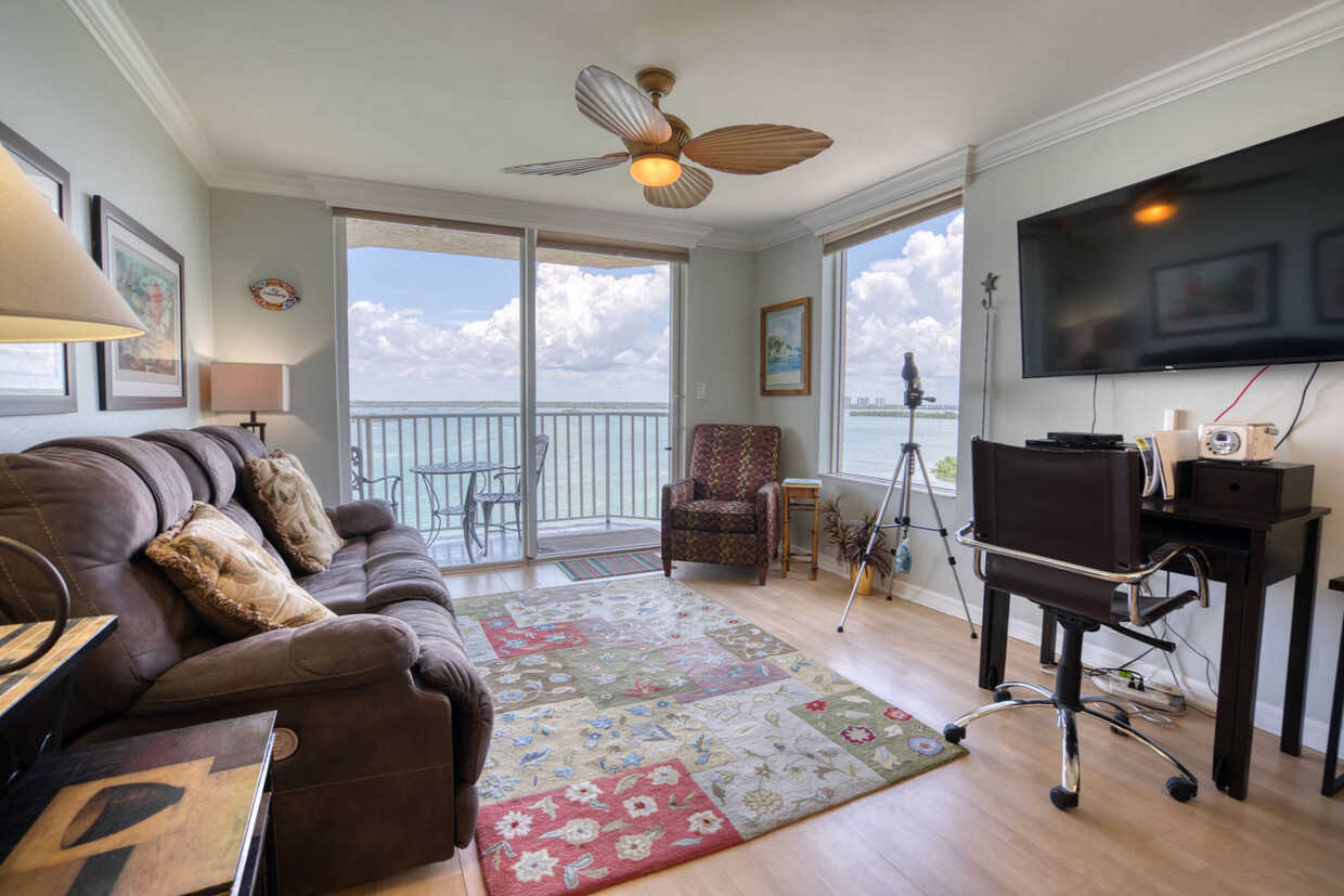 Foto principal - 8771 Estero Blvd