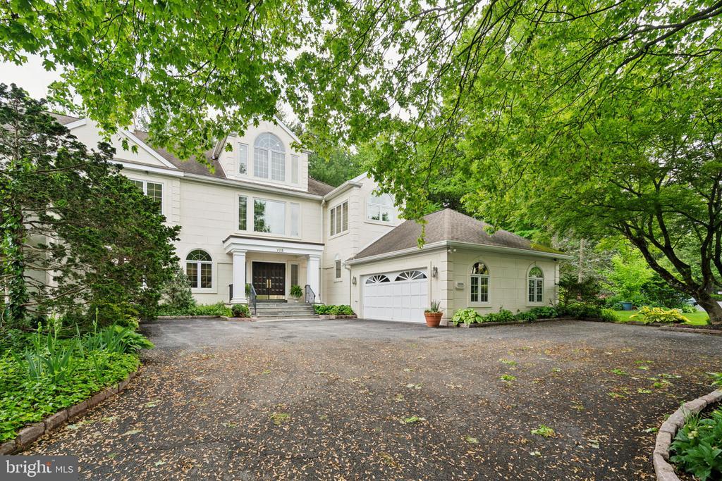Foto principal - 705 Canterbury Ln