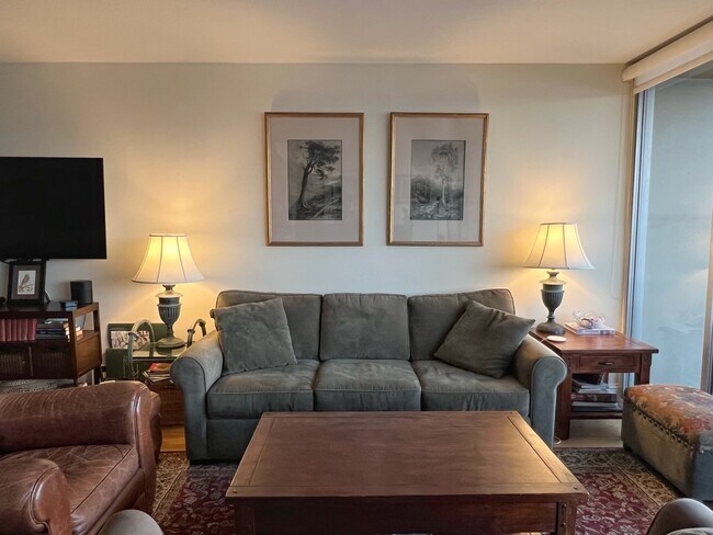 Foto del edificio - 1555 Lakeside Dr