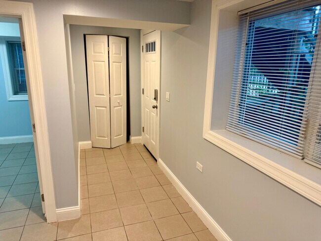Foto del edificio - 4240 N Bernard St