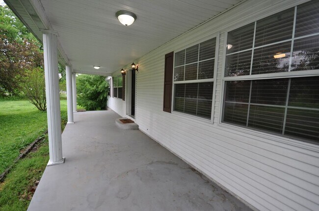 Foto del edificio - 3 Bedroom 2 bath in West Paducah