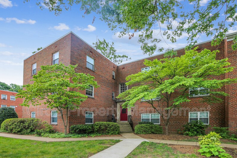 Foto principal - 5224 8th Rd S